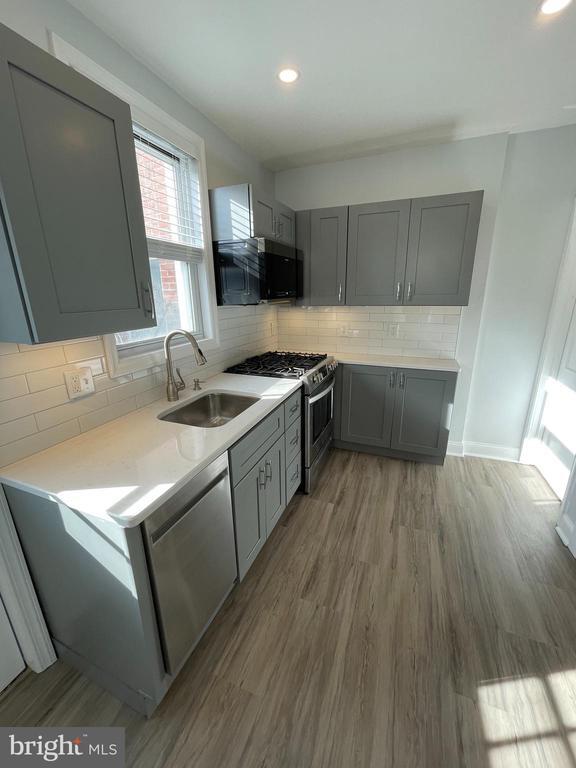 Building Photo - 760 W Railroad Ave