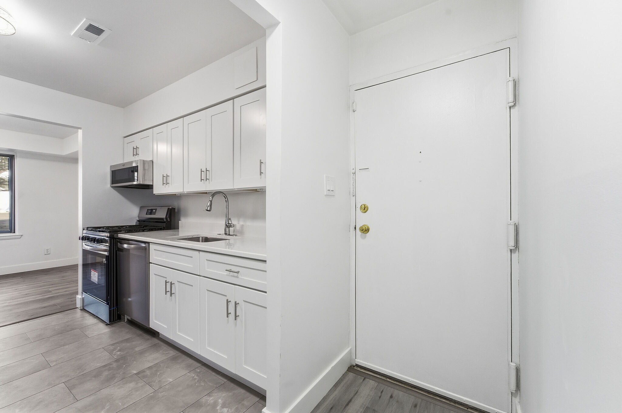 Building Photo - 113 Echelon Rd