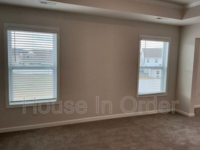 Building Photo - 41 Silverthorne Ct