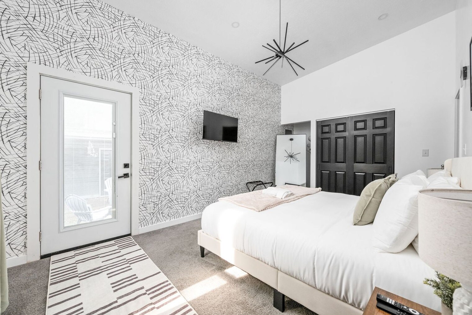 Building Photo - 337 Sanders St