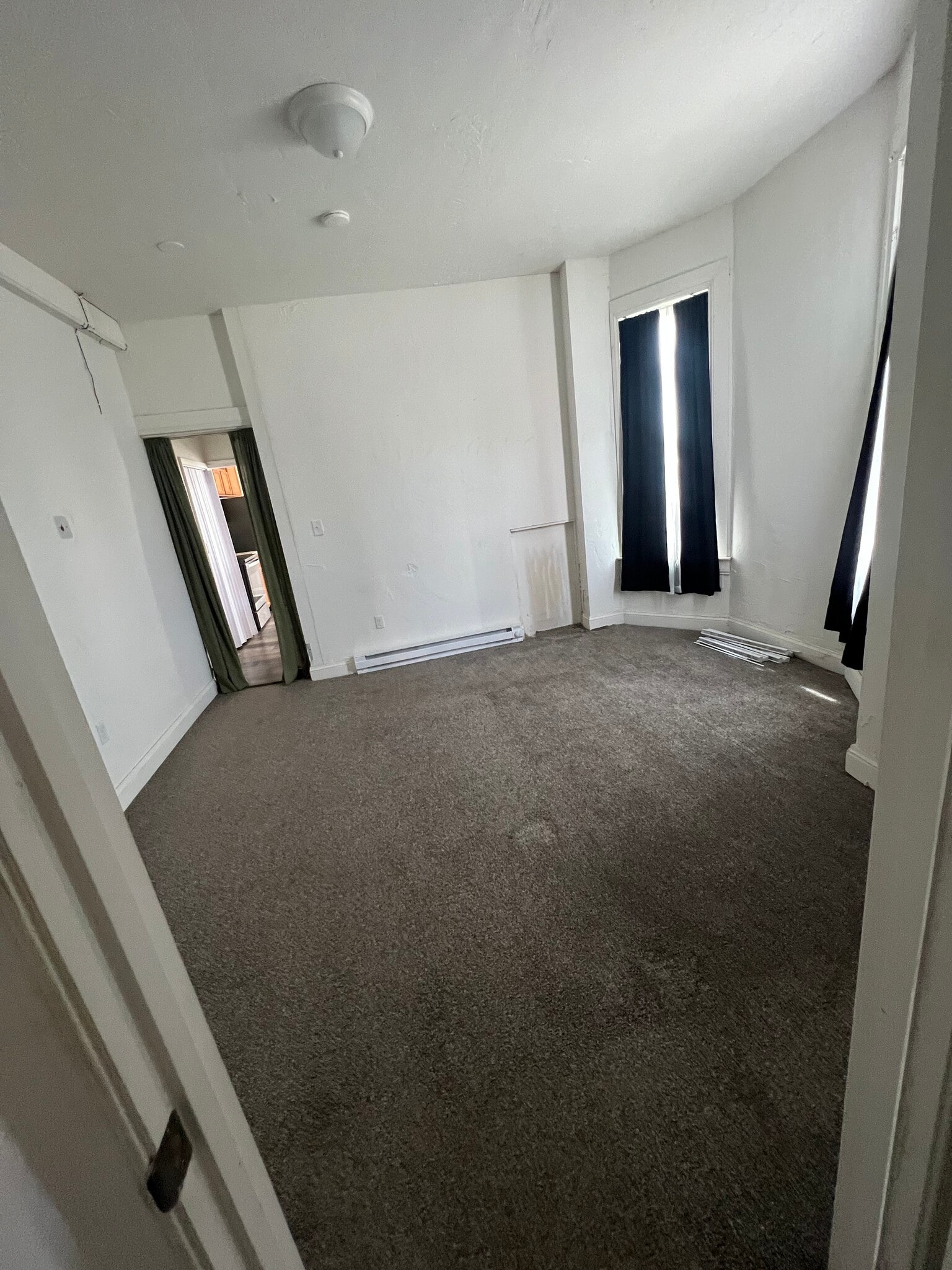 Livngroom - 158 W Jackson St