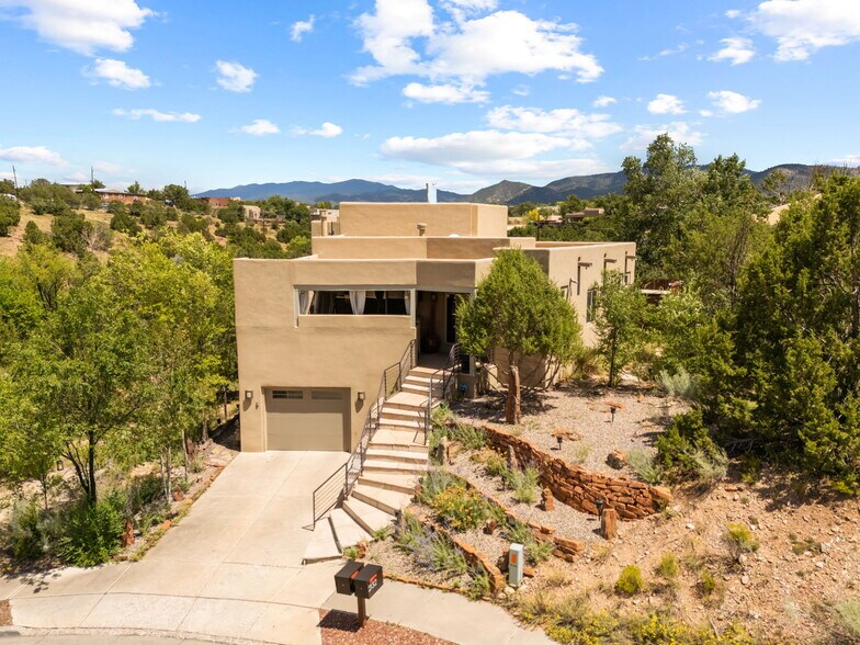 Building Photo - 2132 Ridgeview Cir