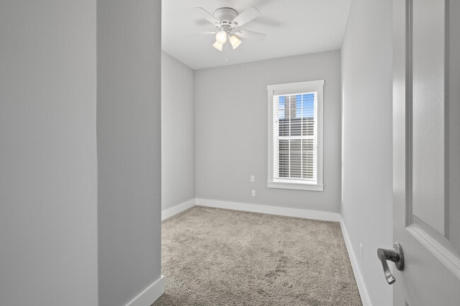 Building Photo - 106 N Main St