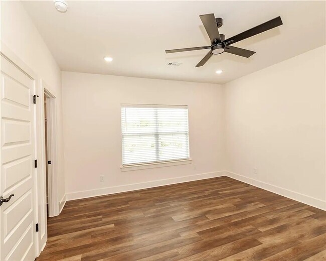Building Photo - 162 Nebo St