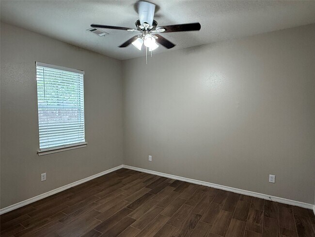 Building Photo - 13115 Southern Valley Dr
