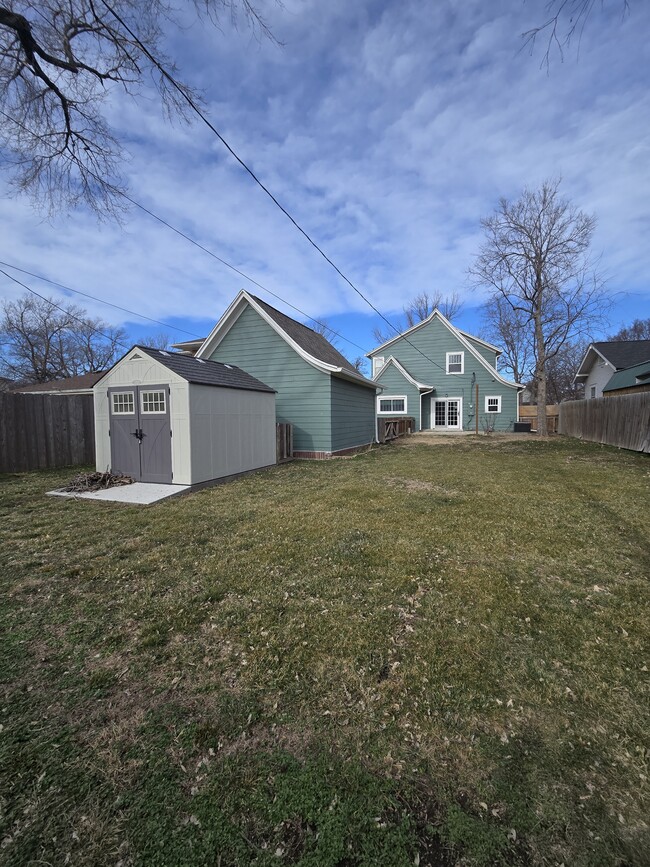 Building Photo - 1321 W Univ Ave