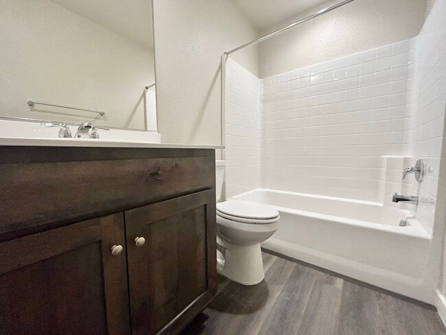 Building Photo - 916 Summer Ct