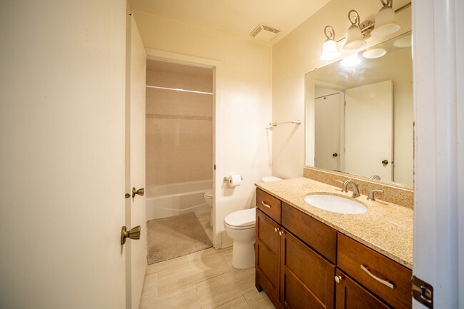 Building Photo - 7020 Barrington Ct