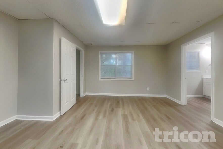 Building Photo - 2407 Windridge Dr NE