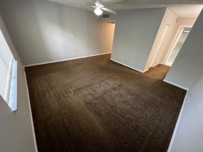 Building Photo - Spacious 2 Bedroom in Inverrary