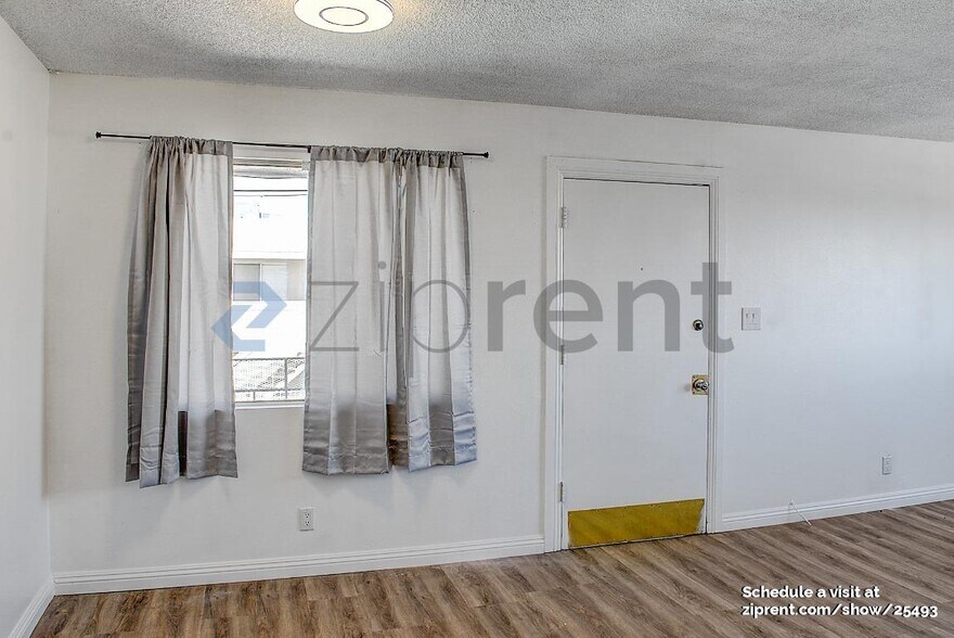 Building Photo - Unit 8