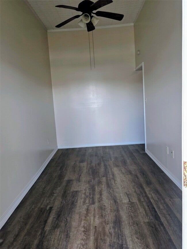 Building Photo - 601 W Washington Ave