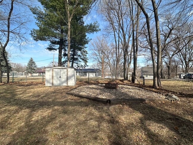 Building Photo - 3 Bedroom, 1 Bathroom Home for Rent in Evansdale, Ia