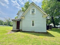 Building Photo - WATER & SEWER INCLUDED!!