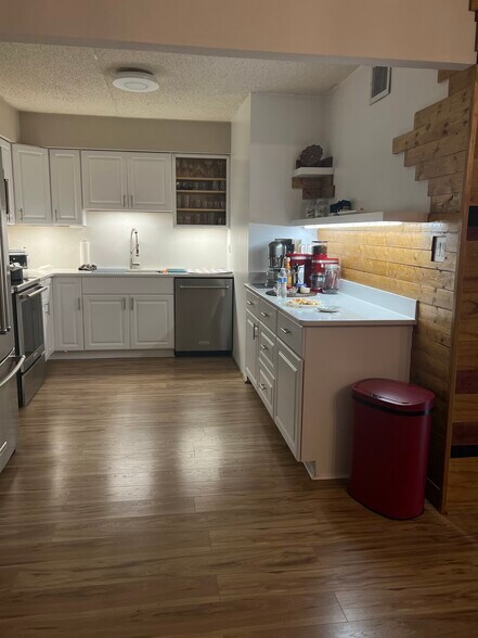 Building Photo - 21139 Valley Forge Cir