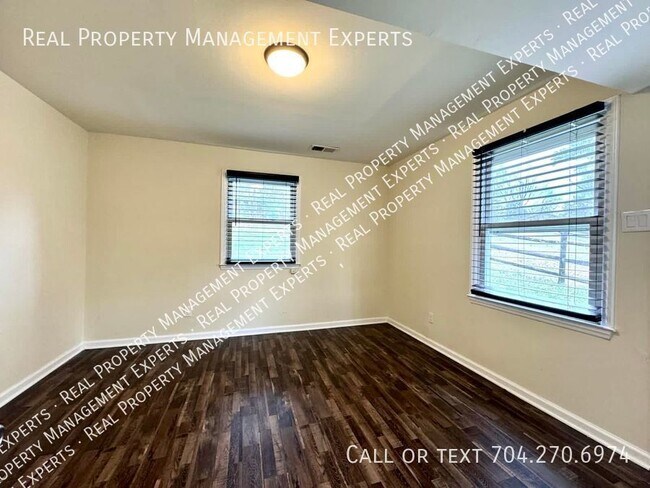 Building Photo - Stunning 4BR/3BA Home in Charlotte!