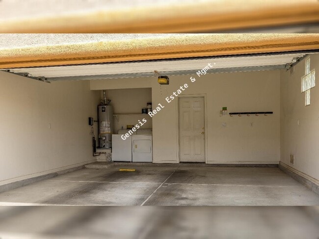 Building Photo - 606 W Woodfield Ct