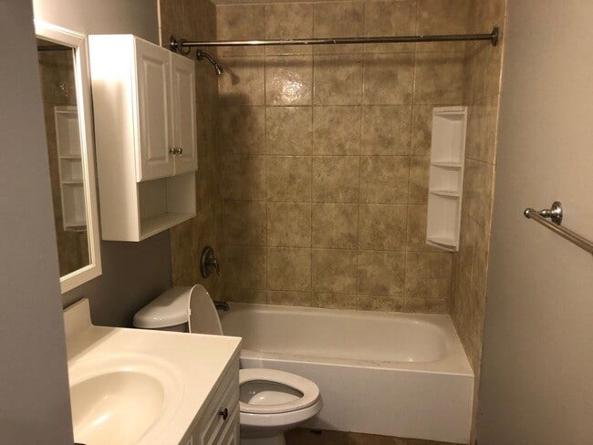 Building Photo - Upper St. Clair - 3 BR Split Entry House, Garage, Central Air!