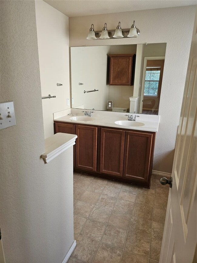 Building Photo - 10506 Wylie Dr