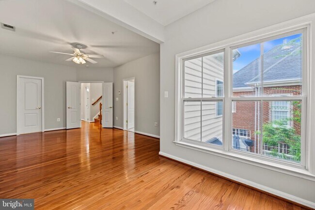 Building Photo - 5256 Bessley Pl