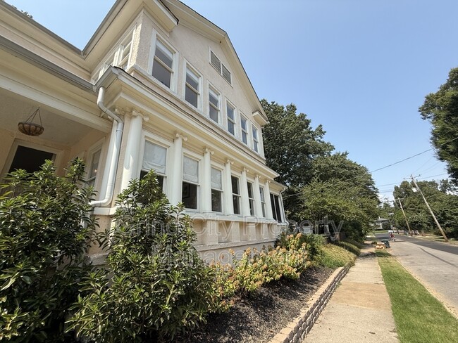 Building Photo - 653 Anderson St