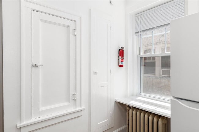 Building Photo - Bright 2BR Condo in Bloomfield – Prime Loc...