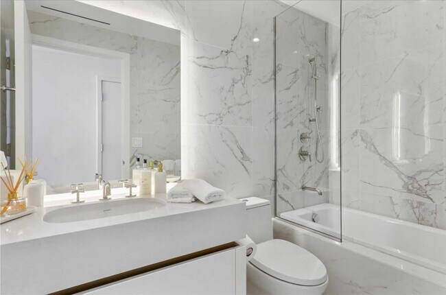 Building Photo - 525 N Fort Lauderdale Beach Blvd