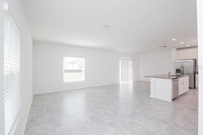 Building Photo - 2821 Armstrong Ave