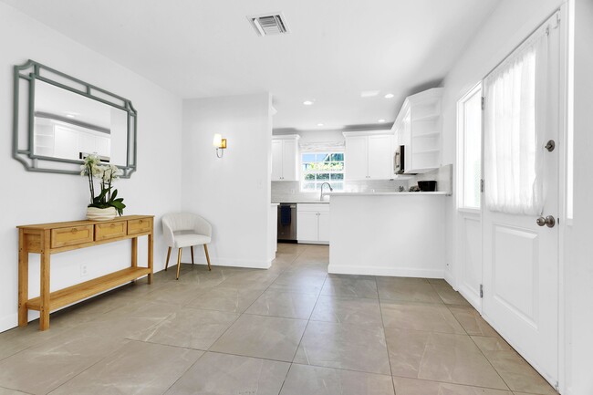 Building Photo - 211 Miraflores Dr