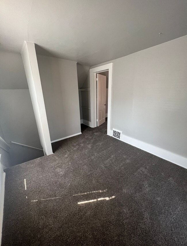 Building Photo - Updated 3BR Home with Central Air in Moline