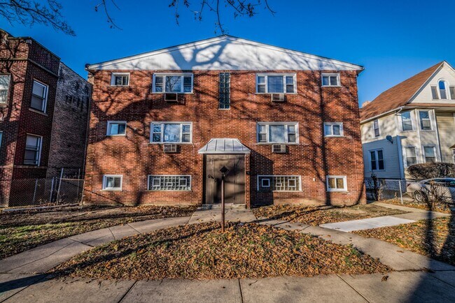 Building Photo - 320 N Mason