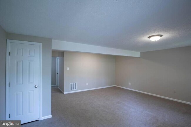 Building Photo - 344 Honey Locust Ct