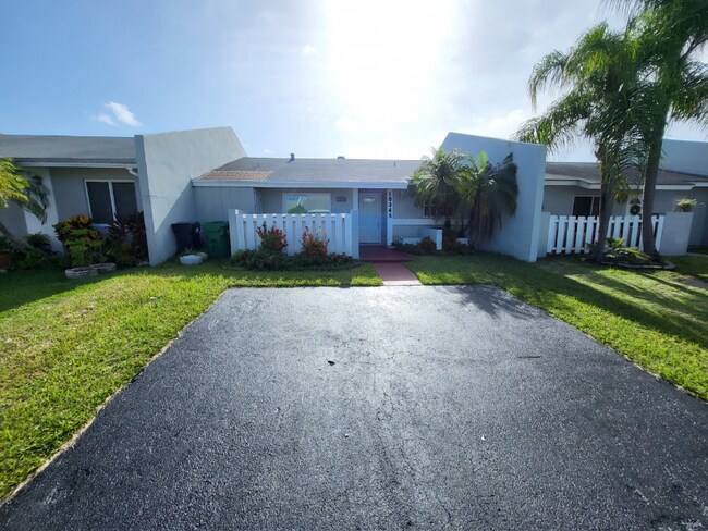 Building Photo - 10345 SW 209th Ln