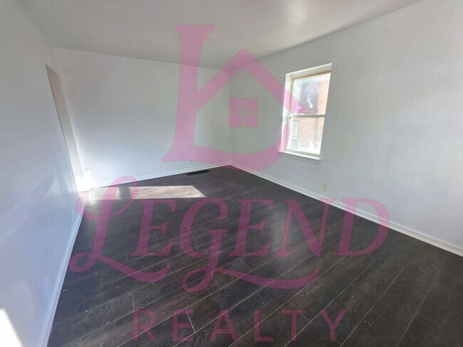 Building Photo - Cozy 2 Bedroom 1 Bathroom Home!