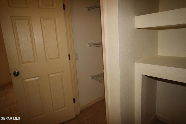 Building Photo - 456 Passmore Rd