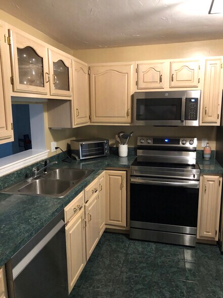 Building Photo - 100 Laurelwood Dr