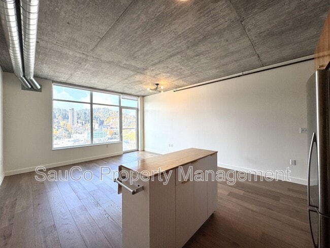 Building Photo - 1926 W Burnside St