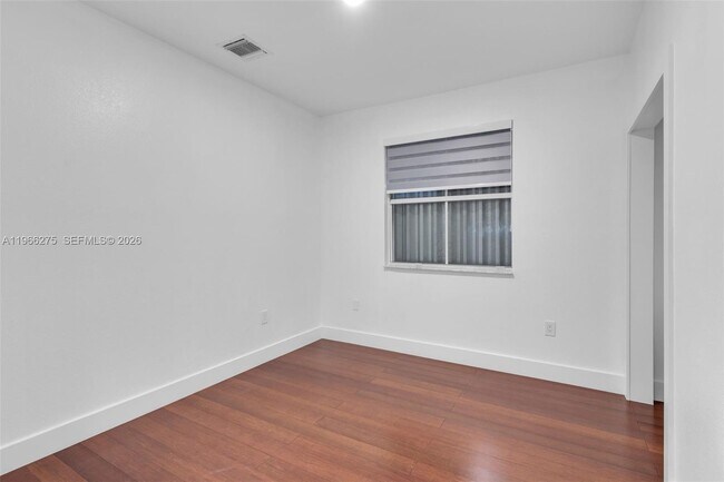 Building Photo - 30 SE 6th Rd