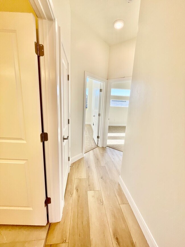 Building Photo - Three Bedroom Home in Washington Fields