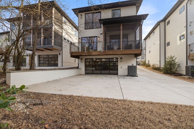 Building Photo - Modern 4-bedroom, 3 bathroom in the heart of Durham