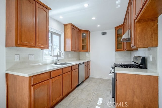 Building Photo - 823 E Wilson Ave