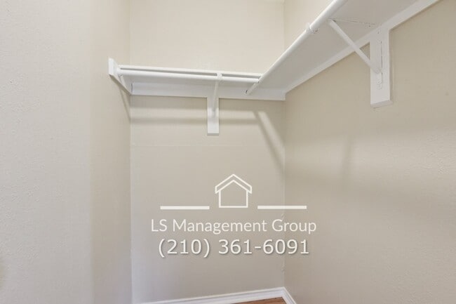 Building Photo - 7636 Oak Chase