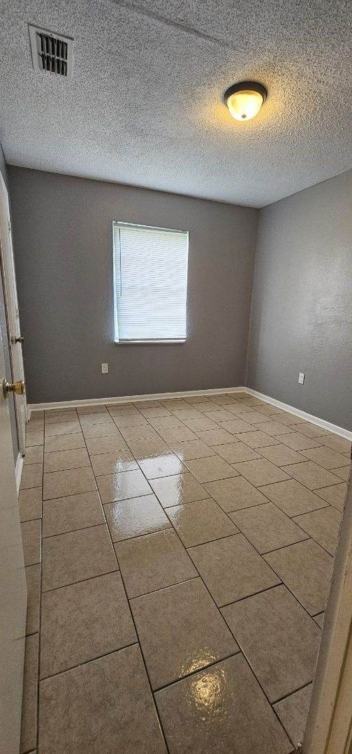 Building Photo - Three Bedroom Two Bath in the Combee Settl...