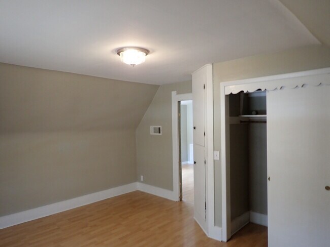 Building Photo - 929 E Clarke St