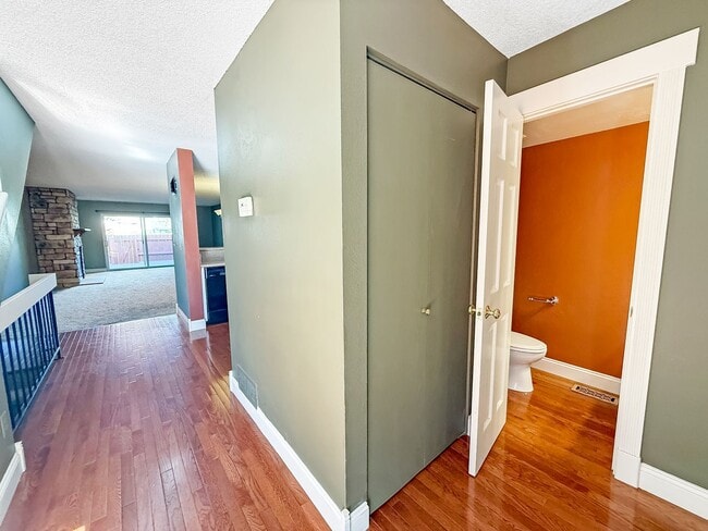 Building Photo - $0 DEPOSIT OPTION. CHARMING TWO-STORY TOWN...