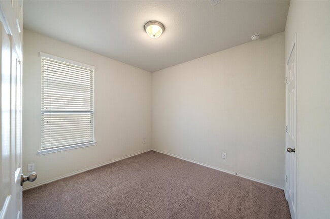 Building Photo - 2055 Lost Timbers Dr