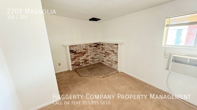 Building Photo - 2209 Magnolia-
