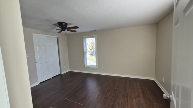 Building Photo - Charming Downtown Sunbury Home!