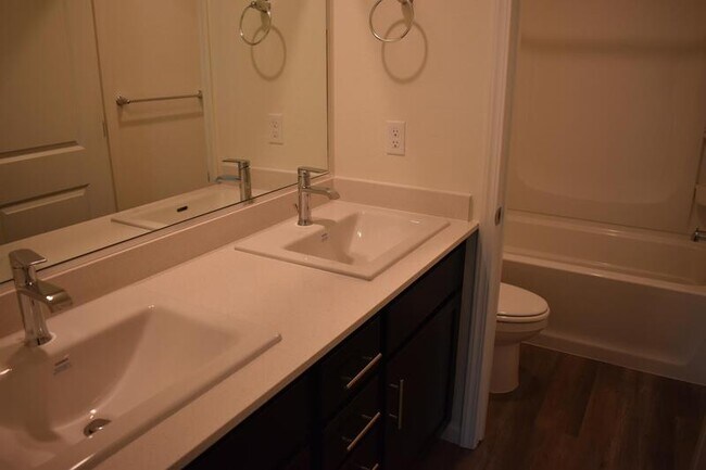 Building Photo - 4523 Iris Ct