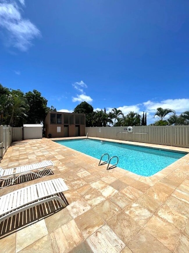 Building Photo - 4 bed/ 2 bath Townhome in Makakilo, Utilit...